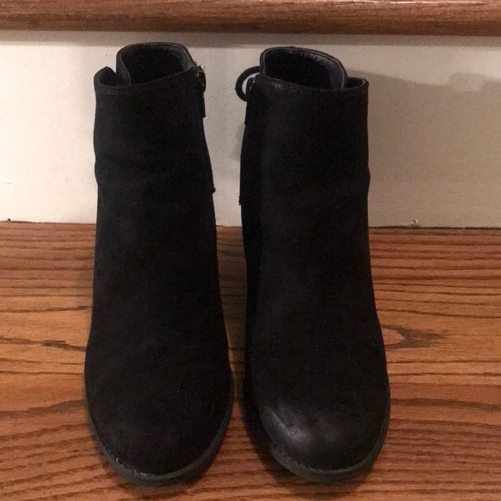 EUC Crown Vintage Black Suede Booties 8.5